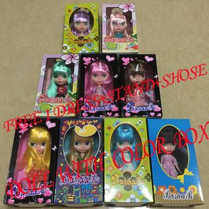Poupées gratuites avec Harga Murah Kotak Warna DIY Blyth Doll Hadiah Ulang Tahun pour Anak Perempuan 4 Mata Besar Boneka Indah rambut Lucu Main 230905