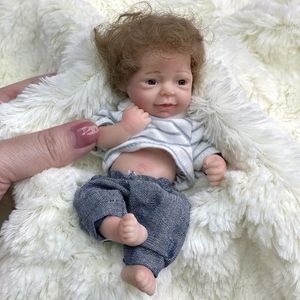 Poupées de haute qualité 6 pouces 15 cm Mini Reborn bébé poupée fille corps entier Silicone réaliste peluche artificielle avec cheveux enracinés 230803