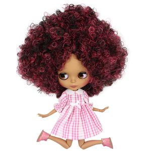 Poupées ICY DBS Blyth Doll No QE155 9103 Vin Rouge Mélange Noir Afro Cheveux Mat Visage Corps Articulé 1 6 Bjd 230905