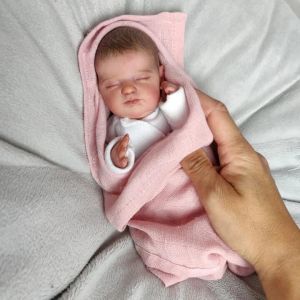 Dolls NPK 10inch miniatuur Preemie Baby Doll Soft Silicone Vinyl Real Touch Art Made 3D Skin Lifely Baby Collectible Doll