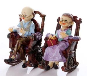 Poupées vieux couples Figurines Stutues cadeaux d'amour pour mère grand-mère et grand-père résine accessoires de décoration pour la maison Souvenirs anniversaire ZL262 230829