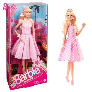 Muñecas originales La película Muñeca coleccionable Margot Robbie Como en Pink Gingham Dress Kid Girls Juguetes Regalo de vacaciones Hpj96 230712