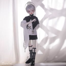 Dolls Satani Doll BJD 14 Britse stijl fullset van wit longsleven shirt met zwarte capetoys hars geschenken 230512