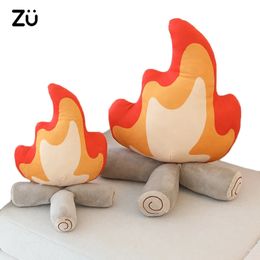 Poupées ZU 3045 cm oreiller en peluche créatif feu de joie jouet en peluche drôle décor à la maison coussin de feu de camp poupée douce de feu émulationnel 231122