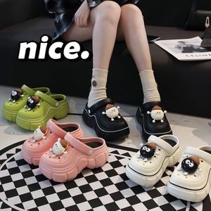 Dongdong schoenen voor vrouwen die aan de buitenkant dragen in de zomer, populair op internet, anti slip dik opgelicht broodje, cartoonstijl voor thuisgebruik, cartoonstijl coole slippers
