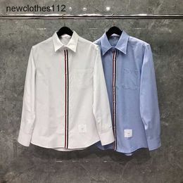 Dongguan marque vente directe chemise TB amoureux masculins et féminins blanc rouge blanc bleu ruban Oxford filature bande de couleur coupe ajustée