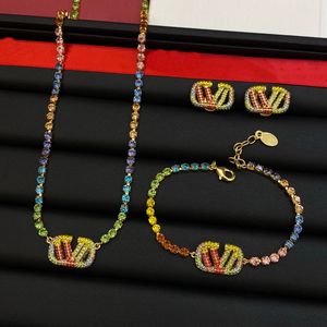 Dopamine ketting oorbuds set nieuwe luxe gekleurde strass v-letter armband email gekleurde volle diamanten oorbellen verjaardag vakantie cadeau ontwerper sieraden