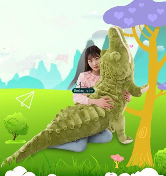 Dorimytrader le plus grand animal couché réaliste Crocodile en peluche doux en peluche Alligator poupée oreiller cadeau pour enfants décoration 200 cm 1632322