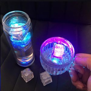 2021 cubos de hielo Flash linterna Led activada por agua puesta en barras de bebida de agua decoración de Festival de Navidad de cumpleaños de boda