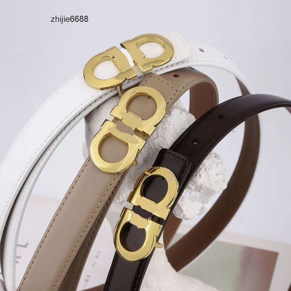 Doble D8I0 FeRAgAmOs y con cinturón FeRrAgAmOs Oro Ferra Loop Diseñador simple Versátil Emparejado Jeans genuinos Cuero Mujer