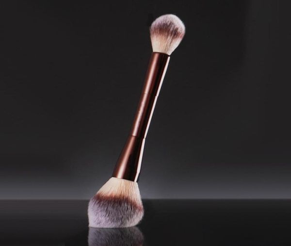 Brosses de maquillage à tête à double tête en poudre Lightlighter Brush Powder Foundation Foundation Flame Flame Highlighter Cosmetic Brush Tools 2017339327