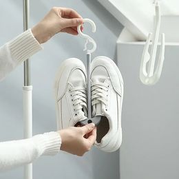 Le porte-séchage à chaussures à double crochet peut être suspendu verticalement et empilé, avec un rack de séchage à chaussures de vent à 360 ° pour la borde