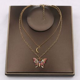 Collares colgantes de doble letra 18 km mariposa chapada dorada crysatl perla suéter de diamantes de imitación para mujeres accesorios de joyería