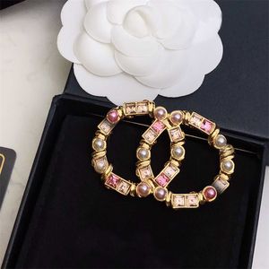 Double lettres perle broche créateurs de luxe bijoux cristal incrusté broche haute qualité broches pour hommes femmes à la mode simple broche