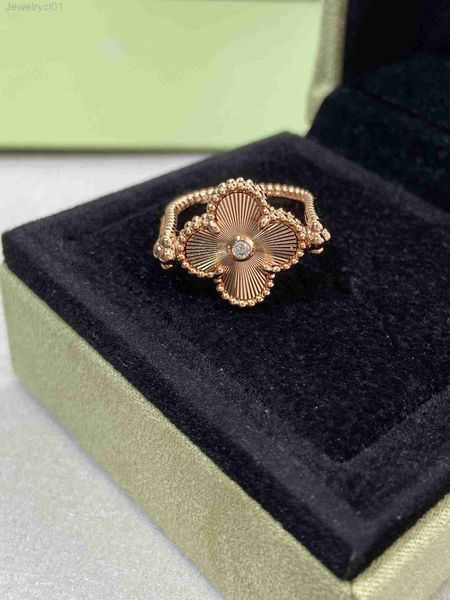 Regalo de diseñador de doble cara para mujer, oro en V, nuevo anillo giratorio con motivo de flor de cuatro hojas, medalla de Jade rojo chico tallada con BoxPPT3