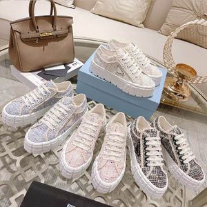 Dubbele wiel nylon gabardine dames casual schoenen rubber driehoek logo casual schoenen dikke zool canvas schoenen lederen voering klassieke vintage damesschoenen