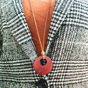 Doble círculo de madera colgantes collares vintage suéter largo cadena simple cordón de cuero salvaje hombres mujeres joyería tallada hecha a mano 15pcs205s