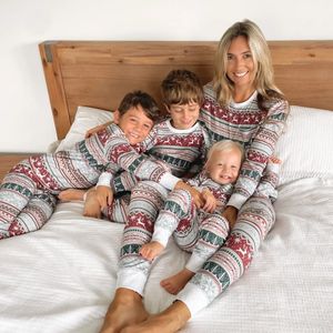 Donsjas 2023 Familie Kerstpyjama Moeder Dochter Vader Zoon Bijpassende outfits Casual pyjamaset Jaarkleding Kerstcadeau Look 231018