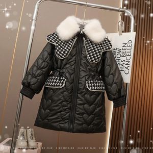 Manteau en duvet 2023 Nouveau hiver vers le bas coton veste filles mi-longueur col en fausse fourrure Parka enfants damier vêtements de mode XMP462 231020