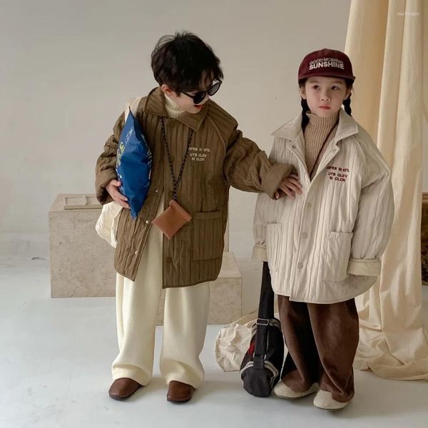 Abrigo de plumón 2023 Invierno Niños Parkas Niños Niñas Solapa Carta Chaqueta acolchada de algodón Moda Niños Sueltos Gruesos Rayas verticales Acolchadas