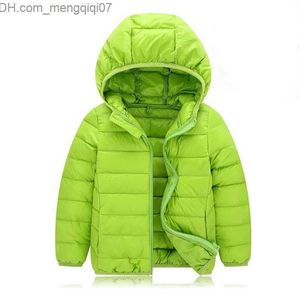 Vestes en bas des enfants en bas de vestes pour enfants et vestes chaudes des enfants à l'automne et hiver de 1-14 Z230720