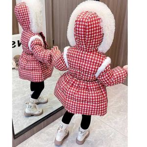 Manteau en duvet pour filles Veste matelassée en coton Red Bow Festival Épaissie Fourrure À Capuche Design De Mode Chaud Moyen Long Veste Décontractée Survêtement HKD230725