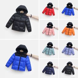 Abrigo de plumón Niños niños Abrigo de plumón NF diseñador 22 Chaqueta de invierno niños niñas al aire libre Abajo con capucha Parka cálida Chaquetas acolchadas Ropa con estampado de letras