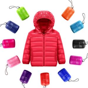 Manteau en duvet enfants Puffer duvet de canard vestes d'hiver pour garçons Ultra léger Portable à capuche filles vers le bas manteau salopette pour enfants bébé doudoune 230919