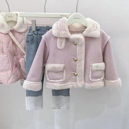 Abrigo de plumas versión coreana para niños, ropa gruesa y de felpa de invierno para niñas, chaqueta de cuero de tendencia de primavera informal, 2023