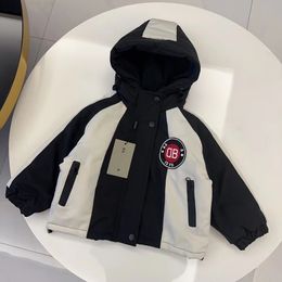 kinderjas met capuchon babykleding kinderdesignerjas peuter hoodies jongens meisjes jassen luxe merk nieuwe stijl met letter comfortabel warm 100% katoen