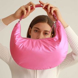 Sac pour femme sous les bras imprimé léopard couleur bonbon sac croissant coussin d'air automne et hiver nouveau sac à bandoulière unique messager de mode rapide sac pour femme 230831