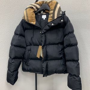 Down Parkas para mujer Chaqueta WF Abrigos Parka gruesos de invierno Modas Chándales atractivos Diseñador de damas Sujetador triangular Conjunto de pantalones cortos SML 86KB