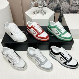 Centro de cuero zapatillas de deporte diseñador para mujer para hombre casual con estilo zapatos deportivos populares zapatillas de deporte de cuero triángulo hombres corredor entrenadores deportes al aire libre walkin x8lL #