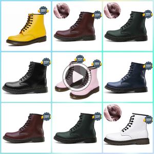 Dr Martinser Boots Designer Boot Hombres Mujeres Doc Martenser Zapatillas de deporte de lujo Triple Negro Blanco Clásico 8 Ojos Tobillo Botines cortos Invierno Nieve Zapatos al aire libre