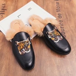 Drag Fashion Men Half Shoes Hiver Plus duvelu Pu Metal Buckle Broderie Slip-On Baotou Open Talon confortable Casual Da 3142