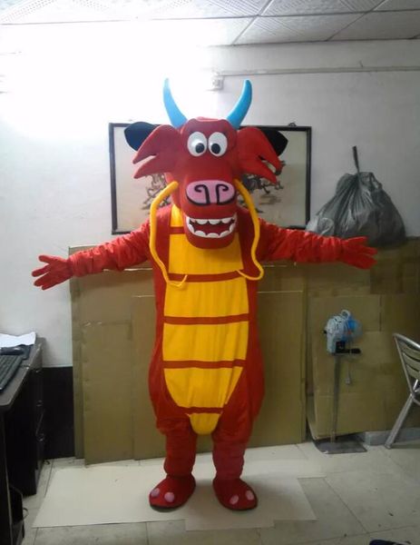 Année du dragon zodiaque dragon marche mascotte costume Mushu marche poupée costume rouge dragon poupée performance accessoires