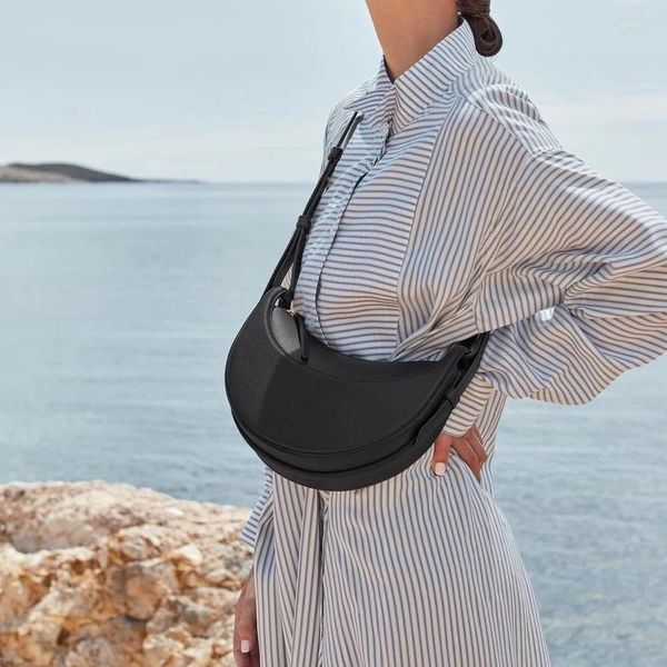 Sac à main à cordon de serrage pour femmes, sac à bandoulière tendance de luxe de styliste, sac à main en forme de croissant, marque noire, pôle à bandoulière, 2024