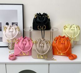 Emmertas met trekkoord 6 kleuren Designer Bags luxe handtassen damesportemonnee Mode V-schouder Crossbodytas Portefeuilles