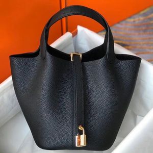 Sac fourre-tout à cordon Designers Sacs Pocotin Lock Panier à légumes Classique Fait à la main Meilleure qualité Soft Cowhide Womens Totes Nouveau dans la boucle Sac à main en cuir véritable