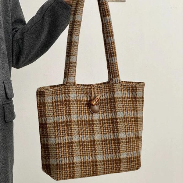 Cordon de cordon d'hiver Maillard Imitation en laine Bag de la littérature Art Retro Plaid Handbag Fashion Design Bull Horn Bouton