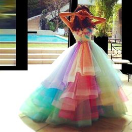 Dromerige kleurrijke quinceanera jurken 3D bloemen bloemen appliques lieverd mouwloze puffy a line regenboog organza prom jurk lange zoete 16 jurk vestidos de 15 años