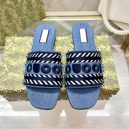 Sandalias de diseñador Luxury Vintage Sporters Light Blue Beach Womens Casual Flat Shoes Fall Mules Script Logo Slide Sandal Sandal 35-41