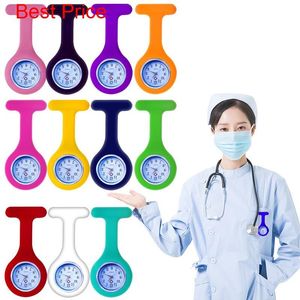 Habiller 50pcs / lot infirmière de mode en gros regarder les femmes de poche montre Clidon Heart Pendant Hang Quartz Clock pour un nouveau médecin infirmière montres