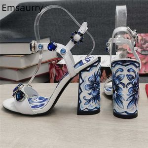 Robe Bleu et blanc Porcelaine Print Sandales Femmes Chunky Talon Génécrat en cuir Crystal Rhingestone Embelli les chaussures modernes Summer