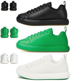 Chaussures de sport habillées pour hommes femmes baskets de haute qualité 2024 mode jogging chaussure de marche triple blanc noir pin vert hommes femmes plate-forme sneaker 36-45
