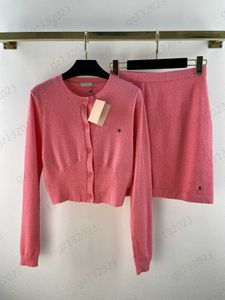 Robe coffre lettre broderie crewneck à manches longues cardigan tricot cardigan match élastique tempérament mince jupe à deux pièces