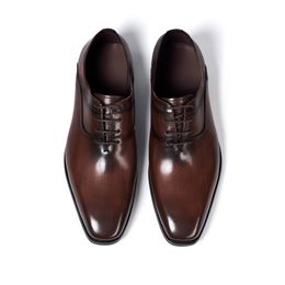 Habille des chaussures pour hommes en cuir classique authentique à lacets Point simple de bureau de bureau.