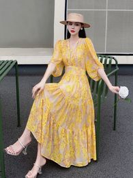 Vestido de diseñador Moda Estampado de flores Primavera / Verano 2023 Manga larga Suelto con cuello en V Vestido con cuentas Monocromo S-XL Vestido casual