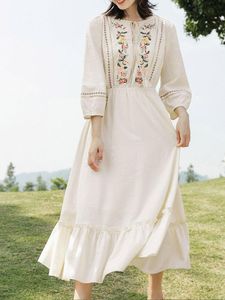 Robe élégante robe brodée Kaftan rétro coton robe blanche femme vêtements 2022 Summer Beach Wear Holiday Robes maxi a1320