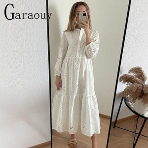 Jurk Garaouy 2022 Nieuwe vrouwen elegante geborduurde kanten jurk witte vrouwelijke splicing jurk bloemen hol uit losse casual feestvestidos